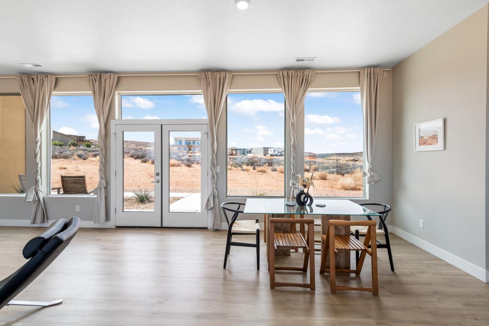 Page Arizona Border Town- Grand Serenity Room With Mesa Views Big Water Exterior photo
